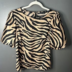 Puffy short sleeve zebra print top